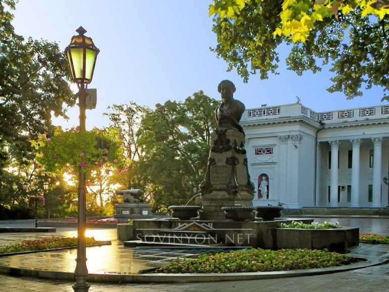 Памятник Пушкину в Одессе фото