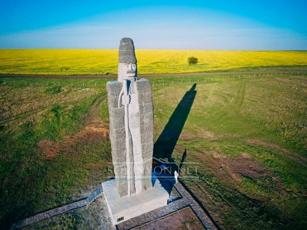 Самый большой чабан пастух памятник фото